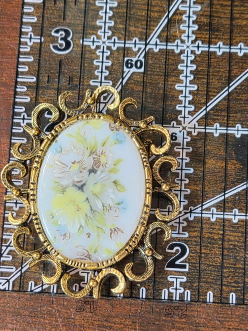 VTG Floral Porcelain Cameo Brooch Pendant Brooch Gold Tone Openwork Filigree - Picture 8 of 8